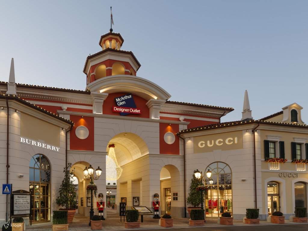 Shopping esclusivo al Serravalle Designer Outlet